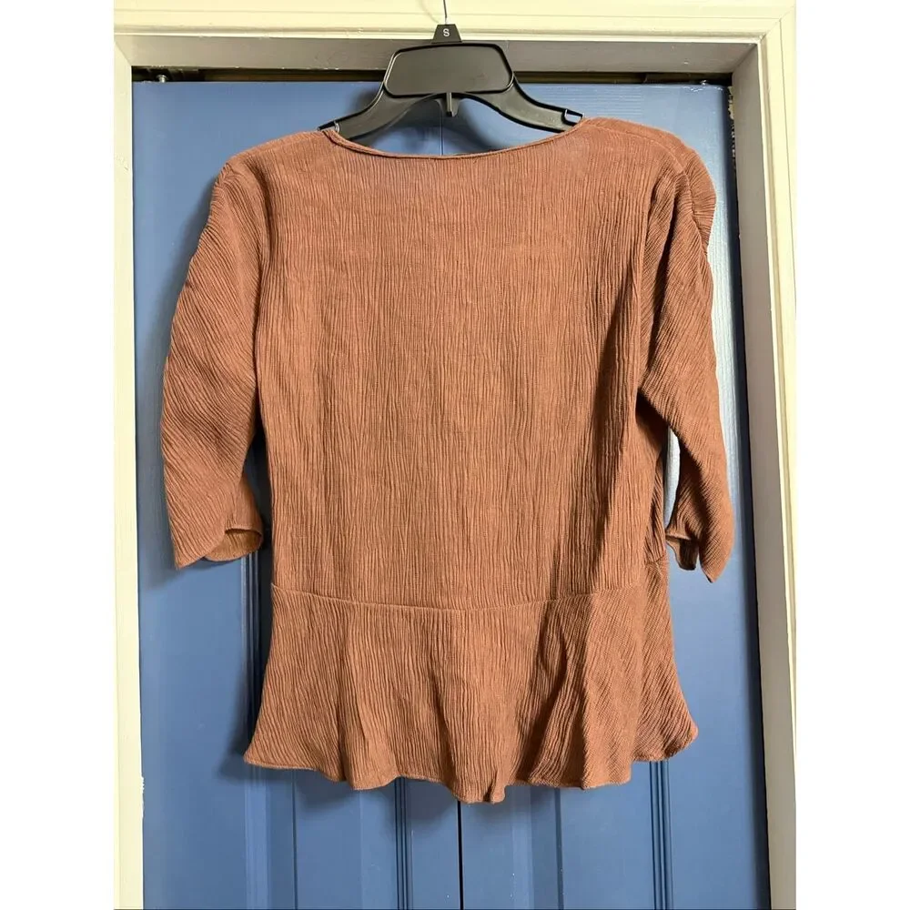 Amaná V-Neck Crepe Blouse Size M - Picture 6 of 6